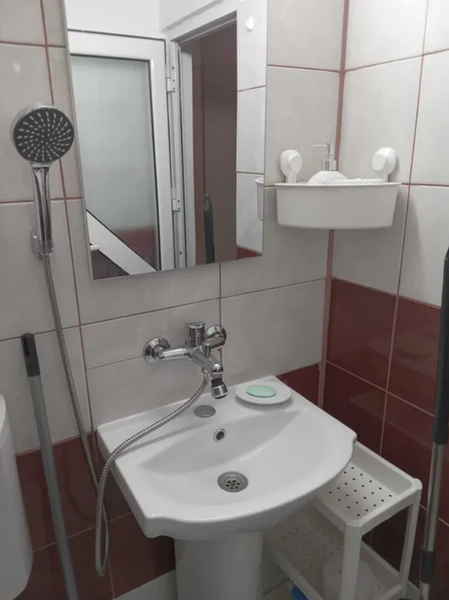 Piata Alba Iulia, str. Valeriu Braniste, ac, tv, disponibila de luni
